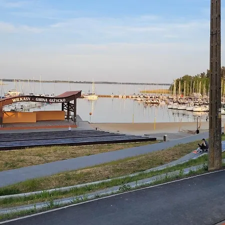 Niegocin Garaz Basen Plaza Gizycko Вилкасы